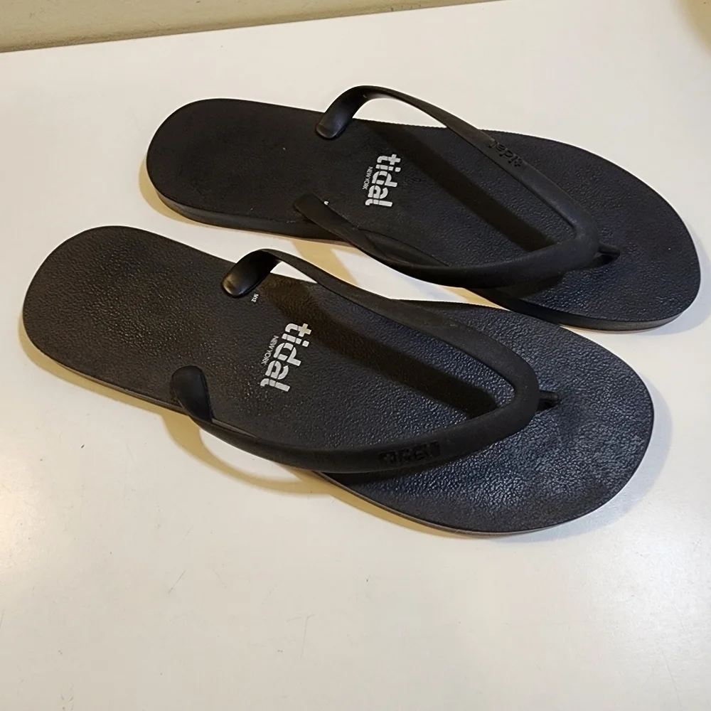 TIDAL men's black flipflops Sandals size 12M